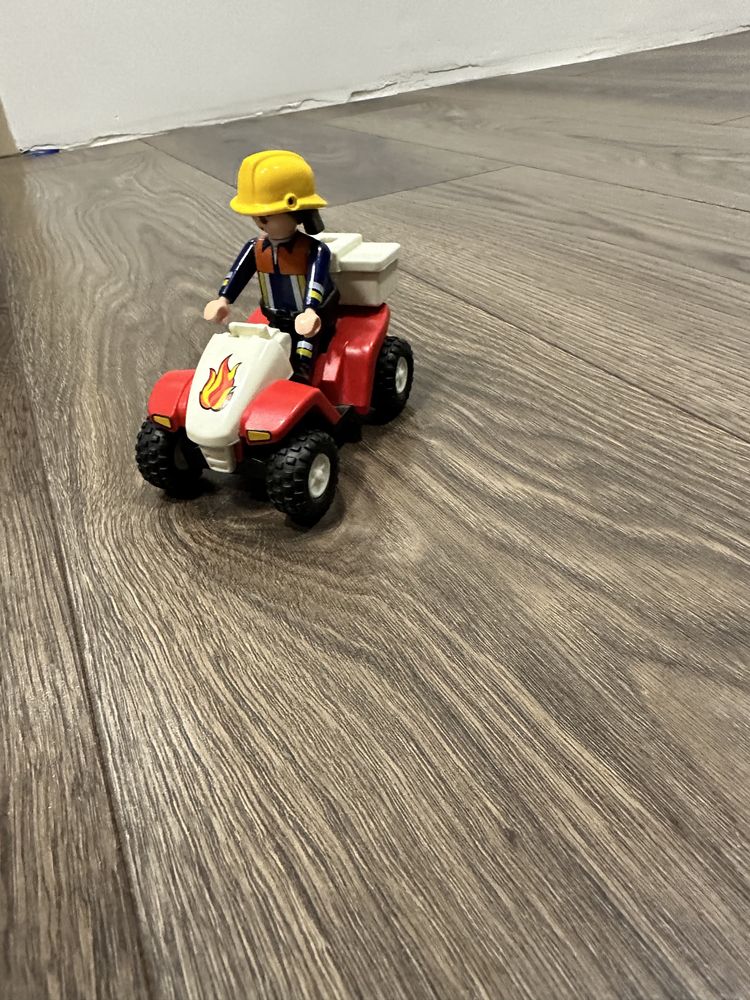 Playmobil quad strażacki