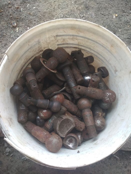 Пальці рульових тяг до газона