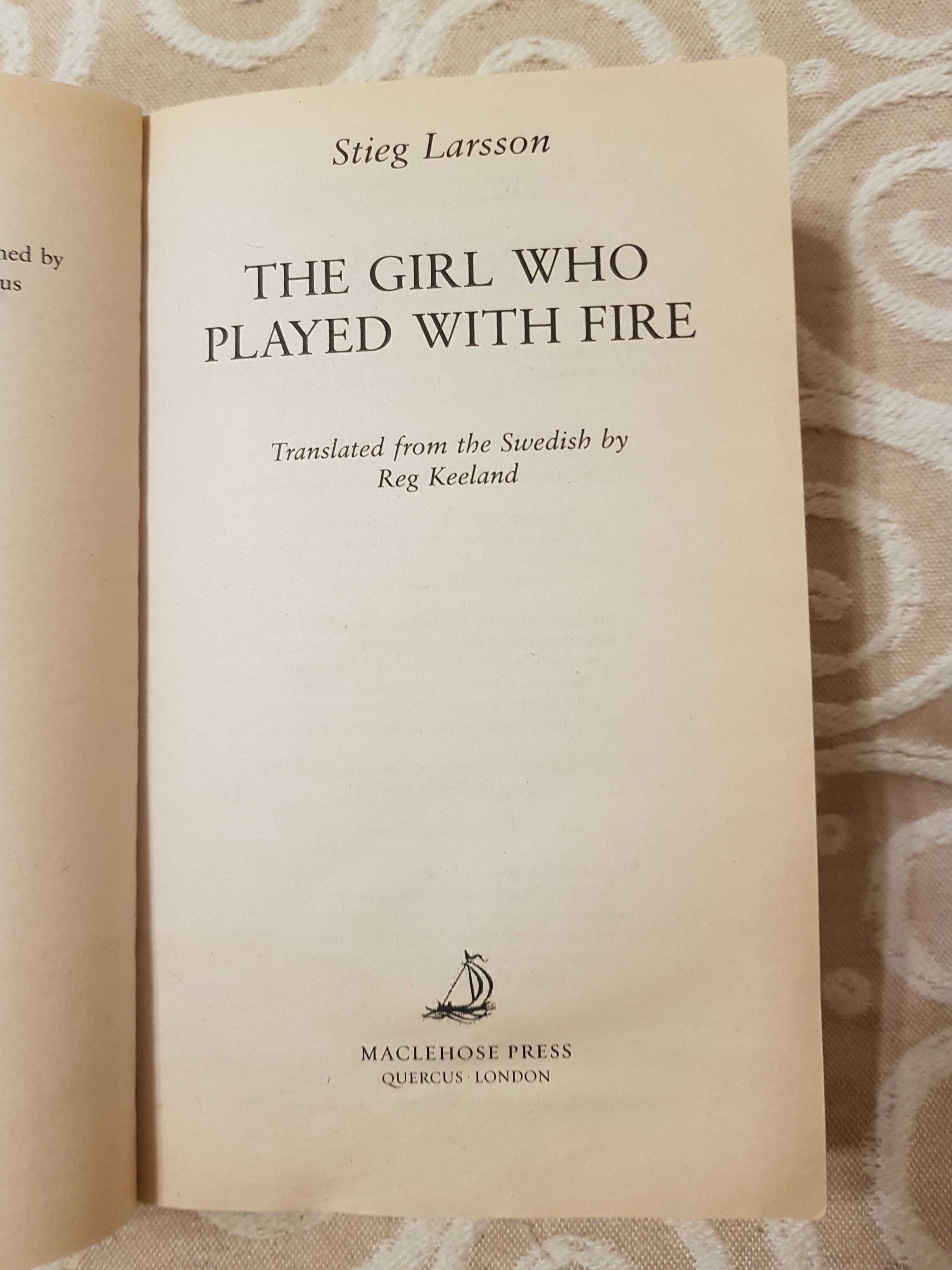 Książka po angielsku "The girl who played with fire" Stieg Larsson