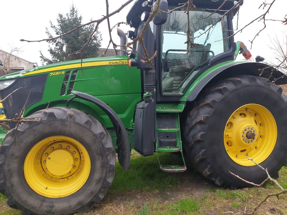 John Deere 7230R