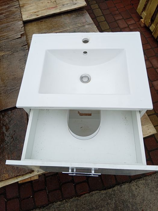 Umywalka łazienkowa z szafką