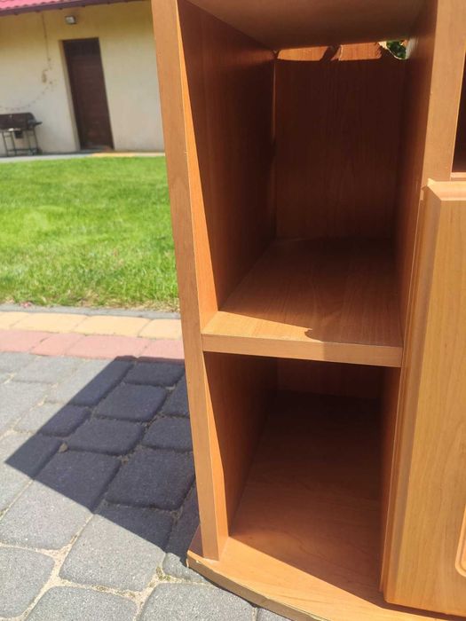 Szafka pod telewizor, z obracanym blatem i półkami, używana