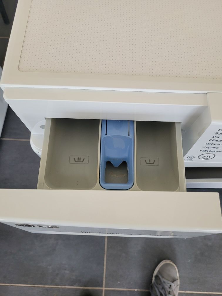 Zadbana Pralkosuszarka firmy LG 7 kg 1200 obr A+++ Classa