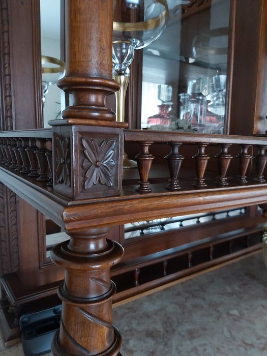 Aparador cristaleira em mogno