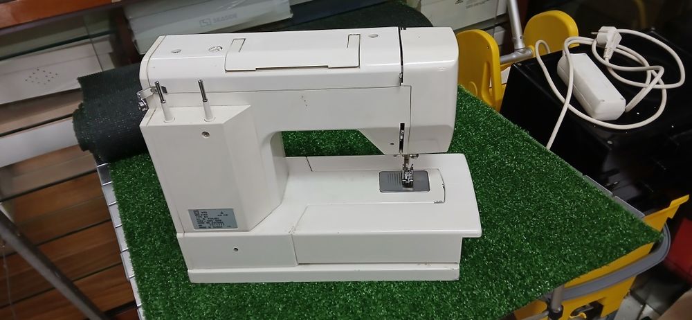 Máquina de  costureira