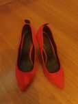 Sapato vermelho de camurça da Bershka