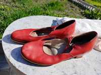 Туфлі для народних танців червоні