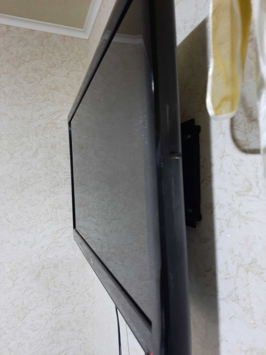 Телевизор LG большой+кронштейн металический