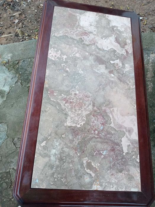 Mesinha de sala em madeira macissa e pedra marmore