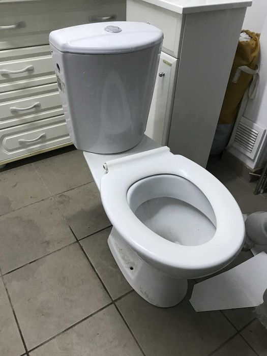 Wyposażenie łazienki, wanna, lustro, szafka z um, WC - po 50 zł za szt