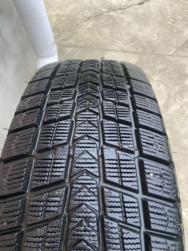 215/65 R16 Roadstone Winguard ice