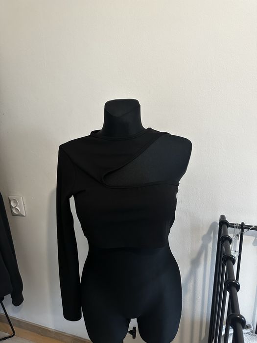 Bluzka crop top z wycięciem na rękę I Saw It First M nowa z metką