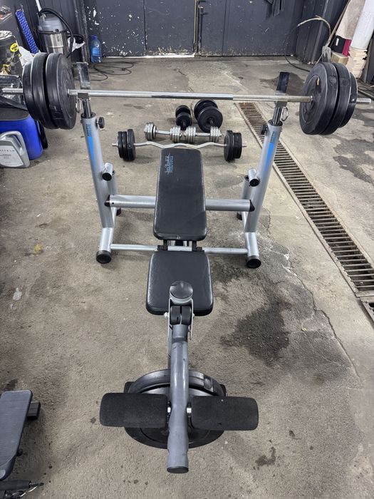 Лавка для жима, гантели, штанга.