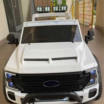 Pojazd Ford Super Duty Biały