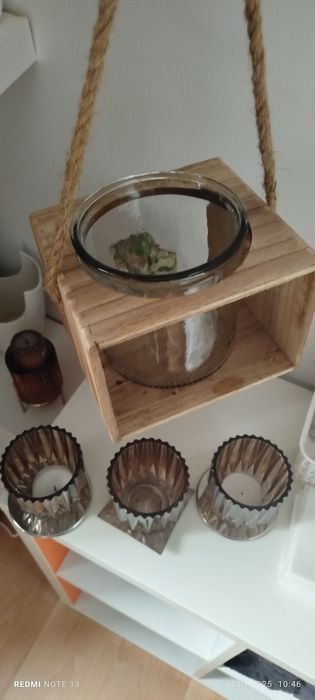 Kwietnik drewniany z wkładem.