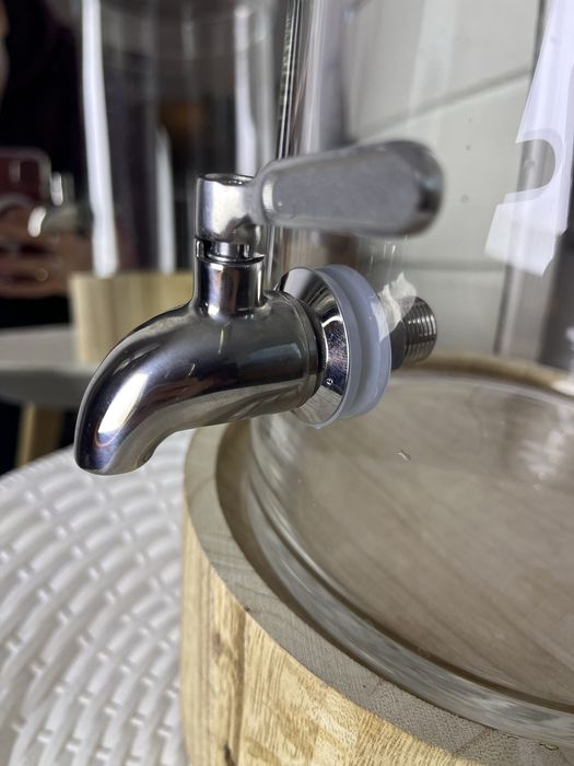 Słój z kranikiem, dyspenser na lemoniade / napoje