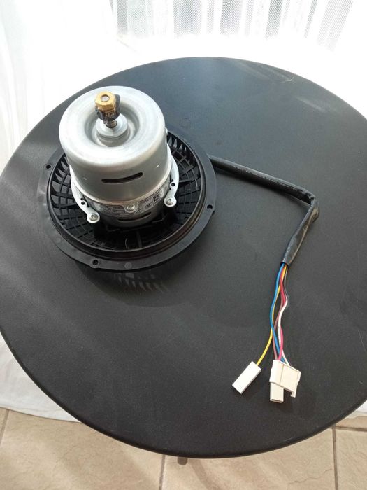 Silnik wentylatora do okapu do Whirlpool AKR 038 G BL / AKR 039 G BL