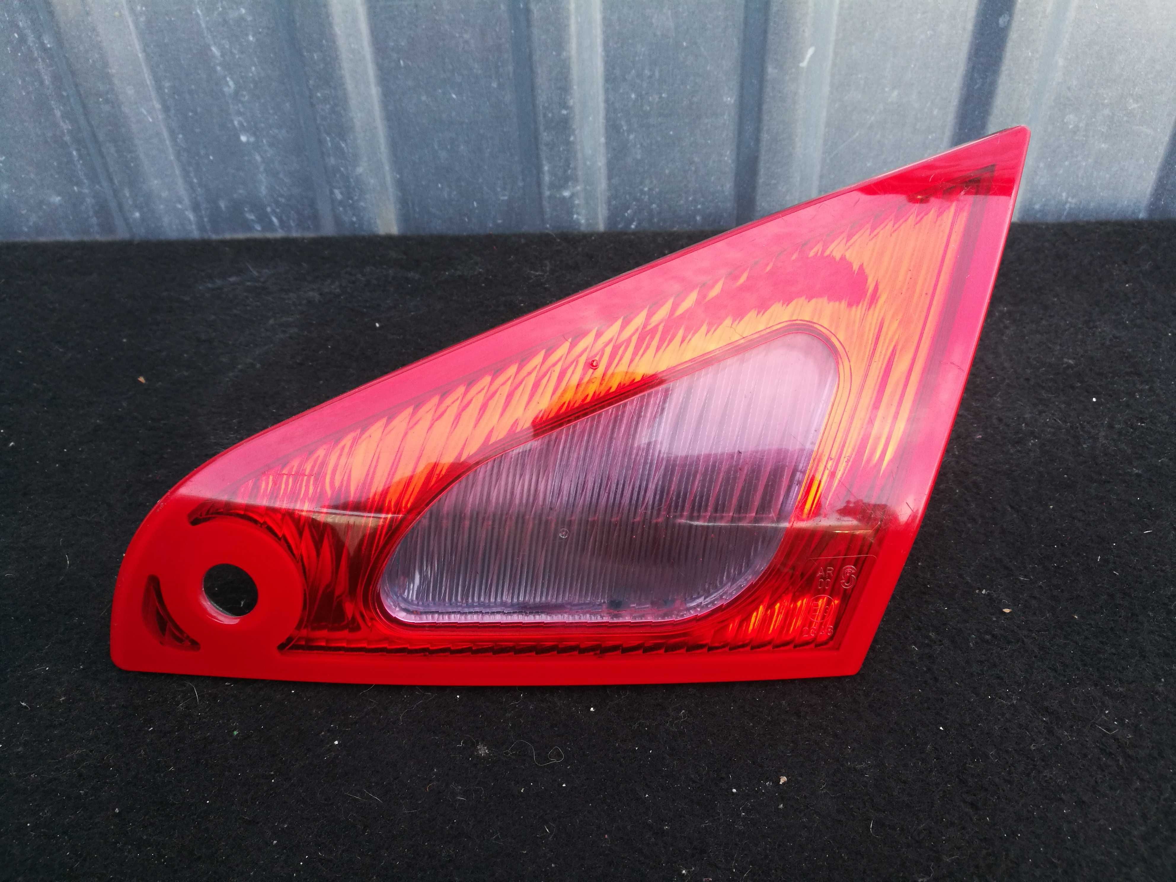 Lampa klapy prawa Mitsubishi Colt 3CZ 03r.-