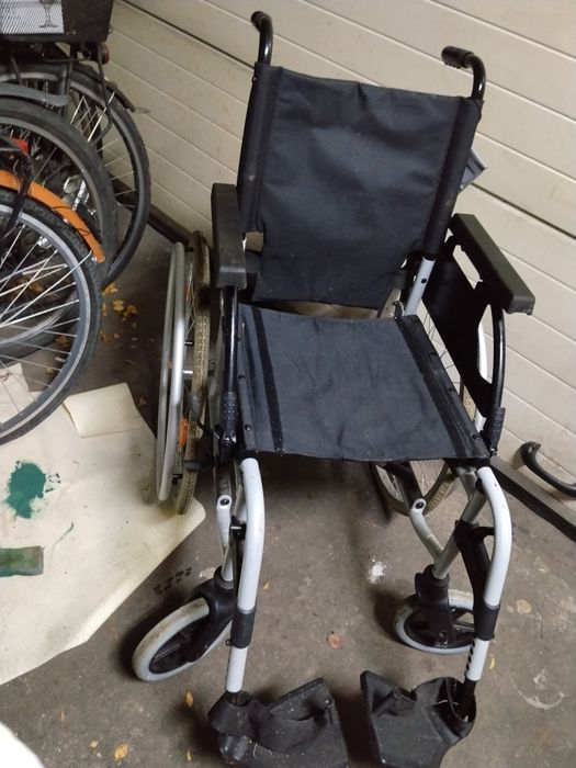 Wózek inwalidzki Breezy pełne koła lekki