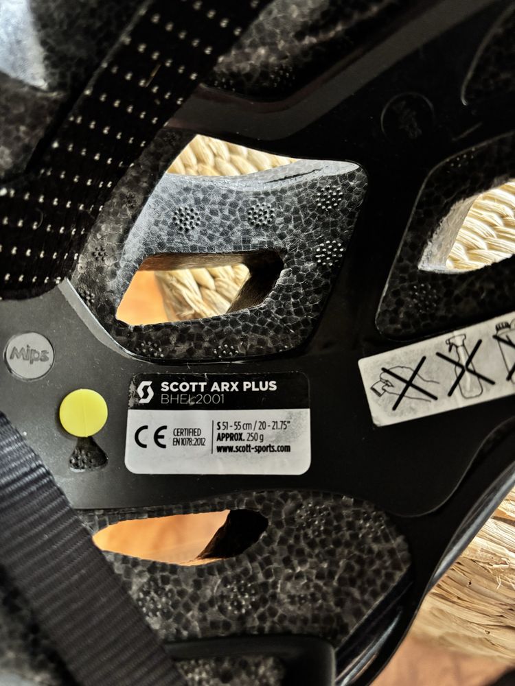Capacete Scott Arx Plus MIPS preto amarelo néon