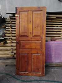 Двері деревяні в хорошому стані