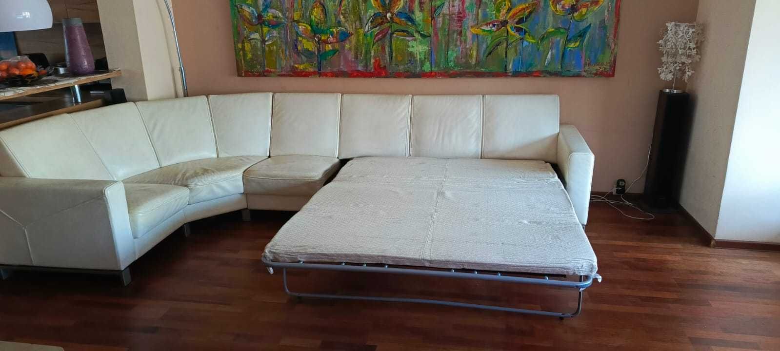 Narożnik skórzany, biały, półokrągły z funkcją spania z fotelem. Kler.