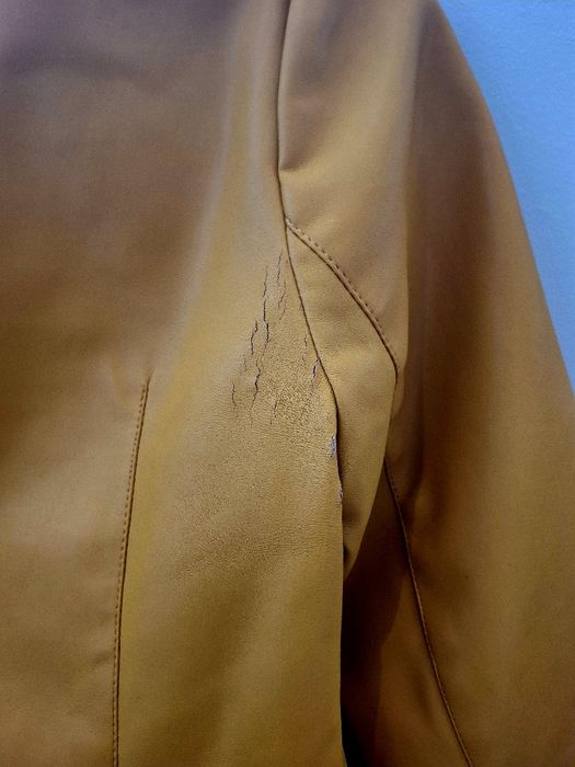 Blusão Amarelo Zara