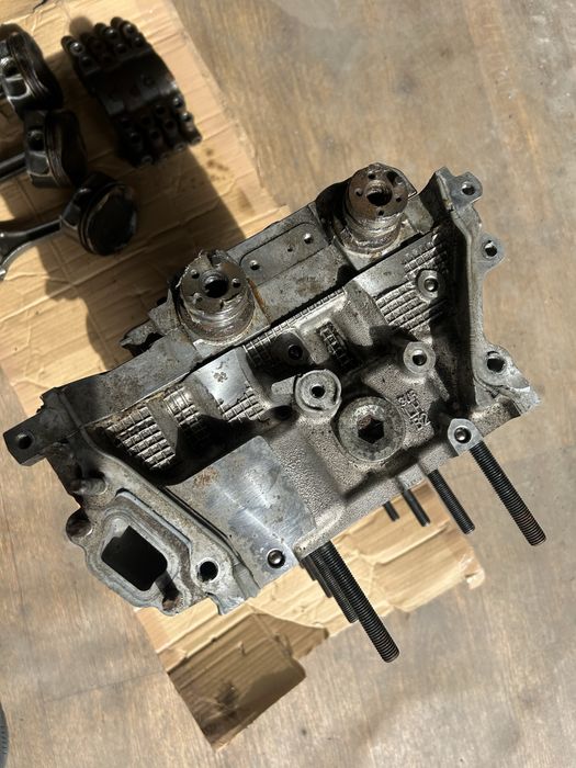 головка двигуна ліва,поршня,бугеля,toyota sequoia/LEXUS 5.7 3UR-fe