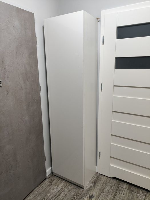 Szafa z serii PAX firmy IKEA.