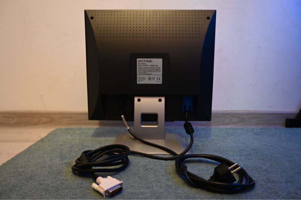 Monitor actina l730c-b