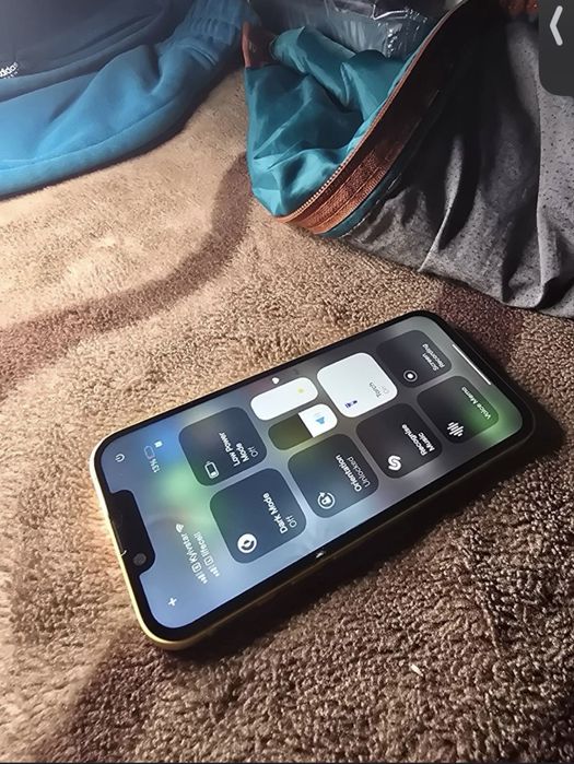 Обменяю айфон 14 на 128 на айфон 12 про макс или 13 без дп