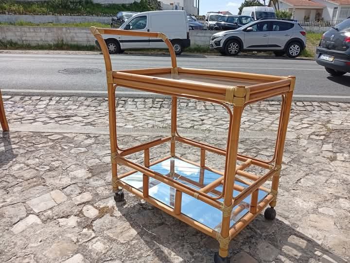 Carrinho de chá em bambu