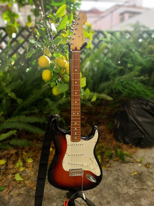 Guitarra Fender Stratocaster PLAYER STRAT PF 3TS