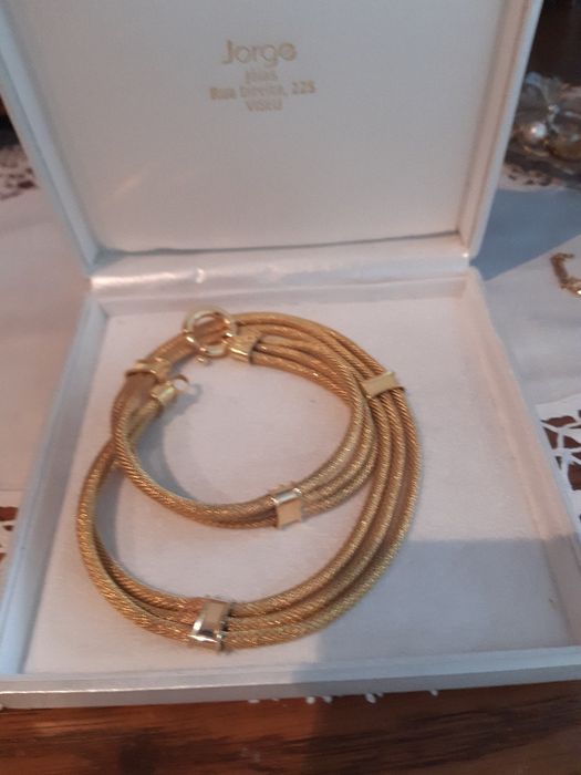 Lindíssima gargantilha de ouro de 19,2 quilates. Origem familiar.