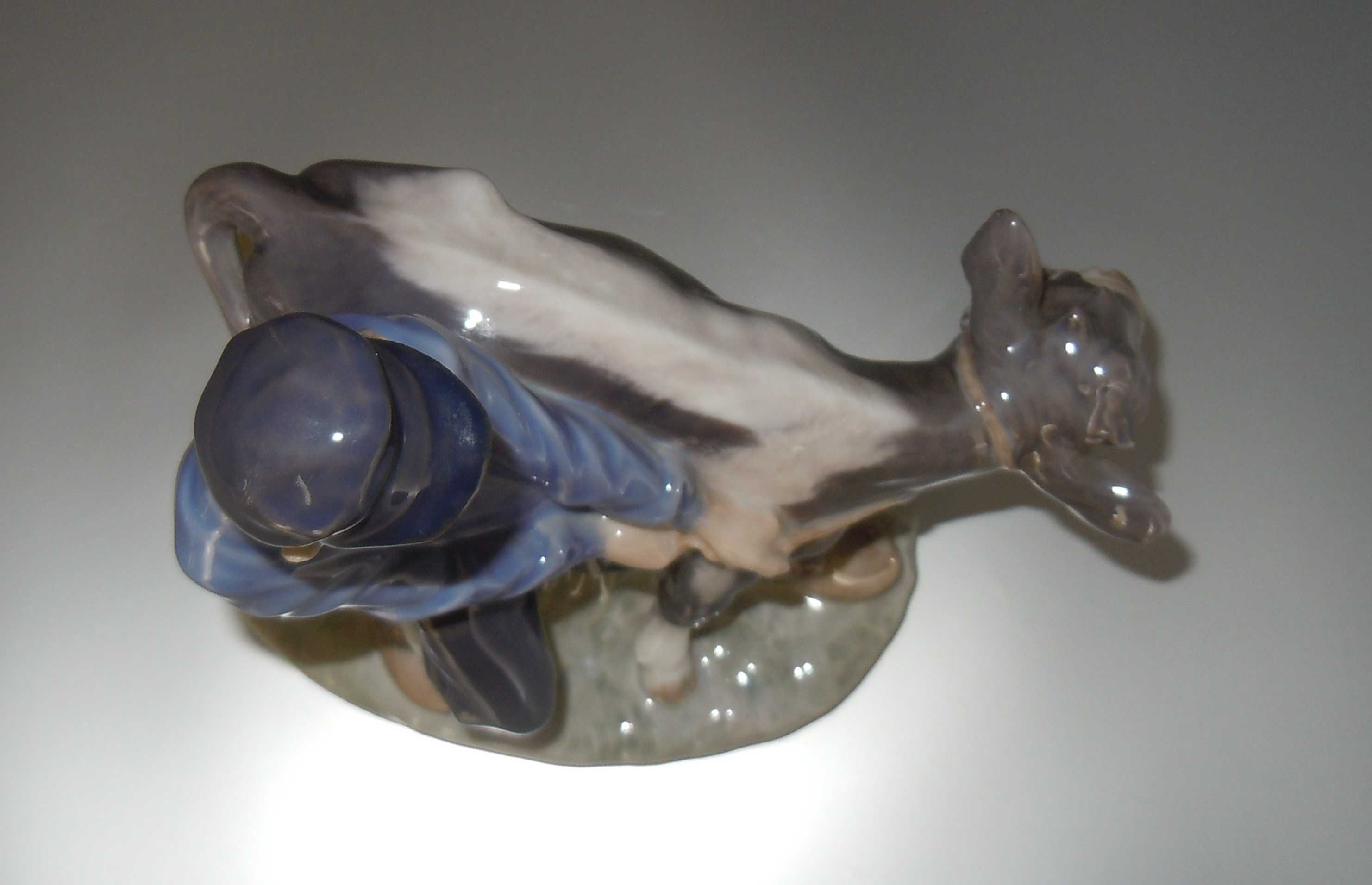 Figurka Royal Copenhagen "Chłopiec z cielakiem" Ch. Thomsen 1960r.