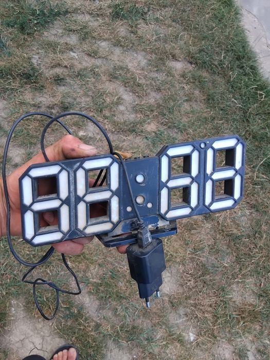 Часы настольные LY 1089 6803 с подсветкой 5V Черный/Белый (532700)