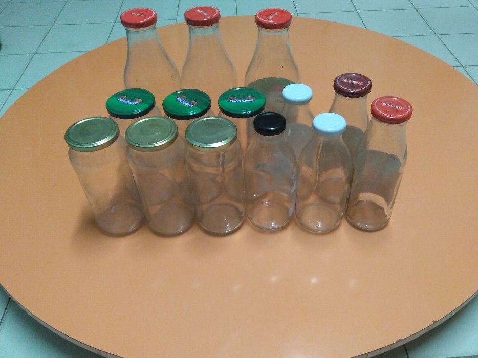 frascos e garrafas de vidro