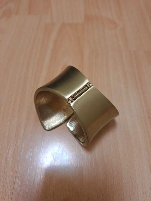 Прикраси ручної роботи.