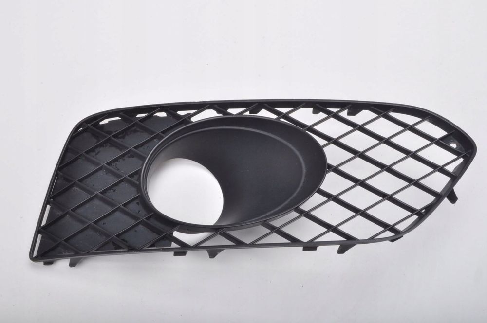 BENTLEY BENTAYGA KRATKA ZDERZAKA HALOGENU PRAWA 18R 36A807682E