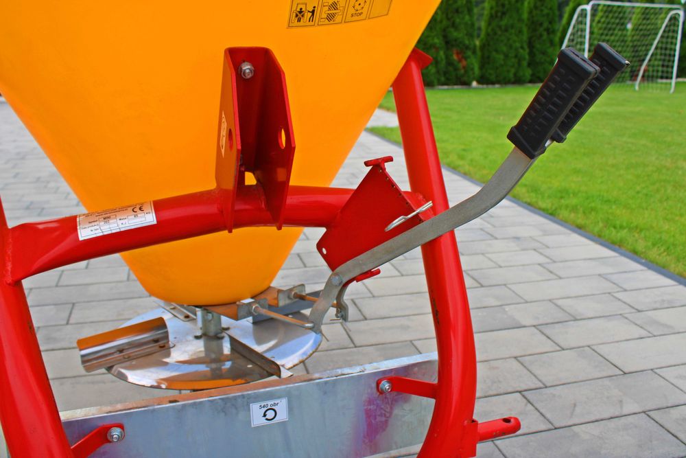 Posypywarka soli piasku Piaskarka Rozsiewacz komunalny Lejek do nawozu