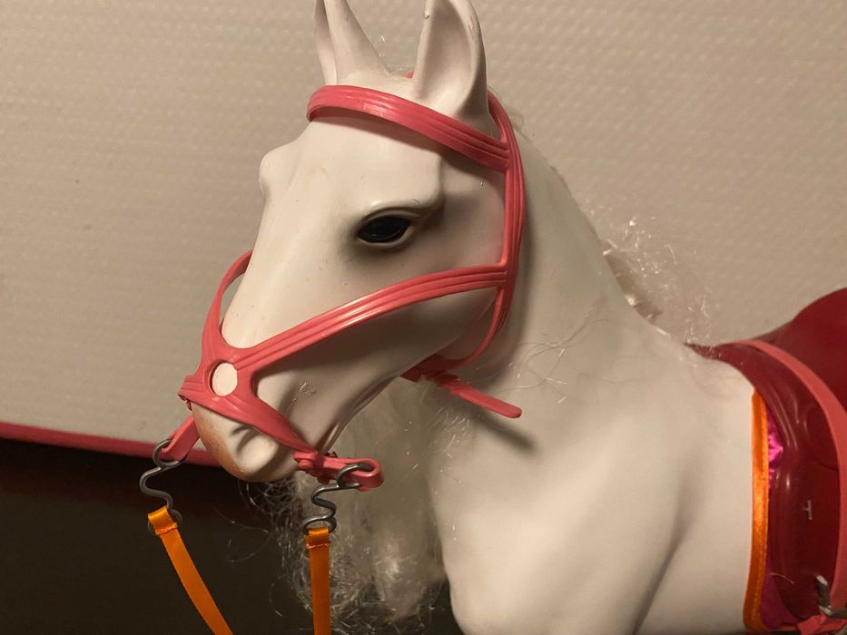 Biały Mega koń dla lalki Barbie