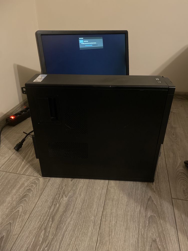Dell komputer plus monitor 21,5cal  procesor i5 dysk ssd Windows 10 Pr