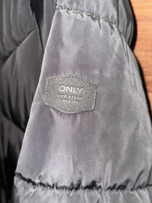 Зимова жіноча куртка