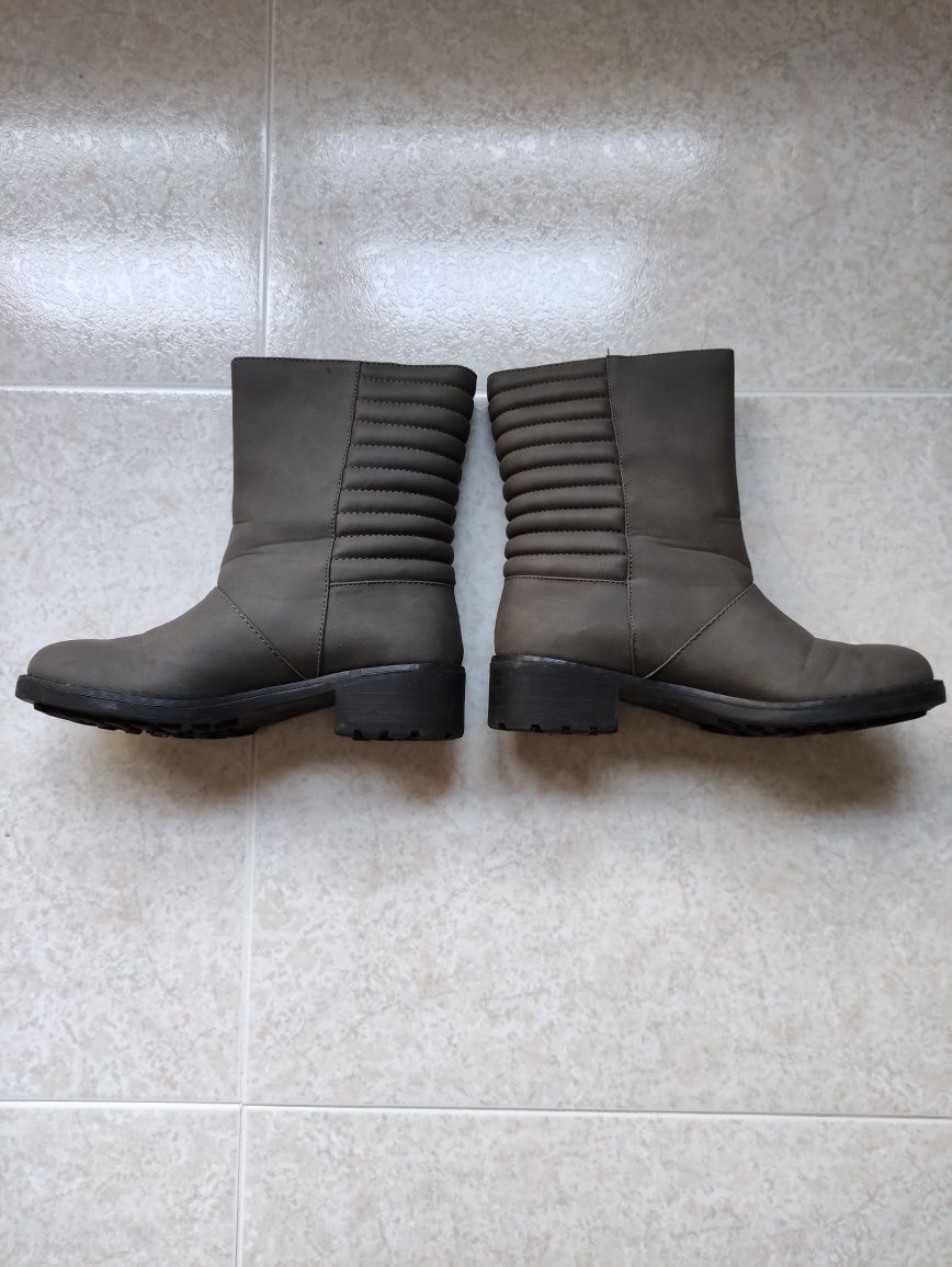 Botins Cinzentos como novos