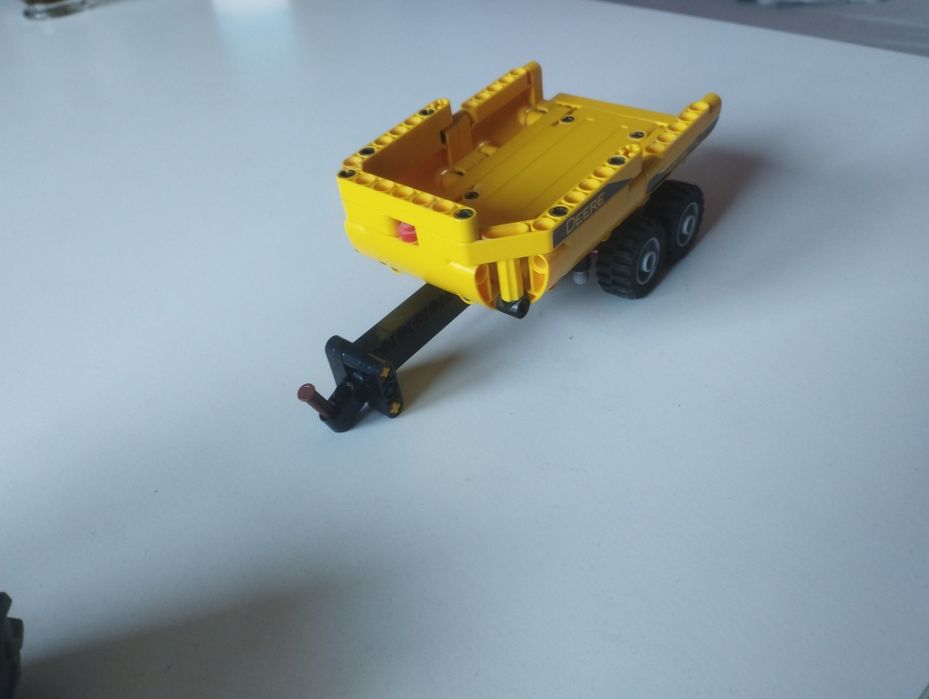 LEGO technic traktor John Deere