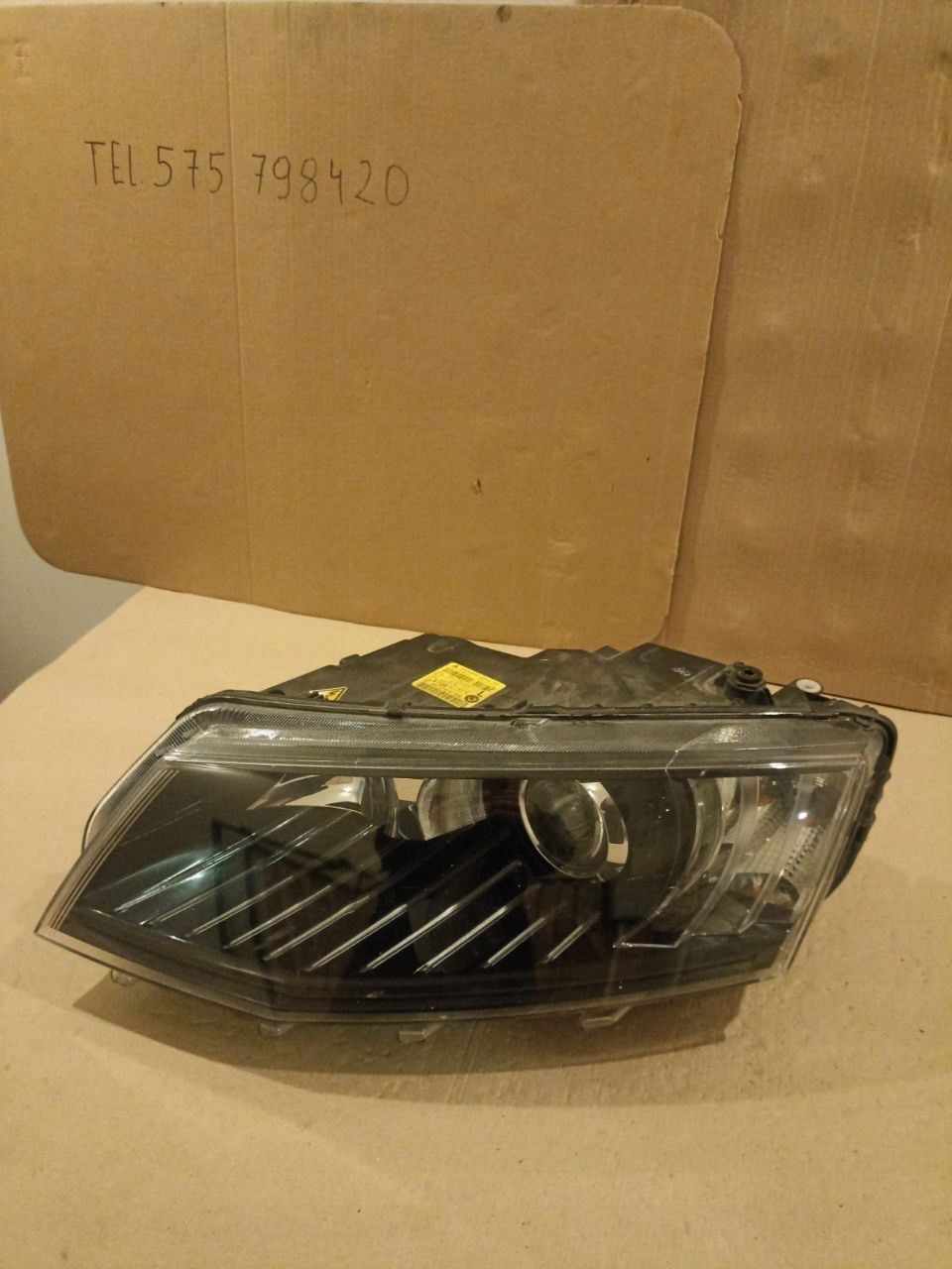 Lampa przednia lewa skoda octavia III xenon europa