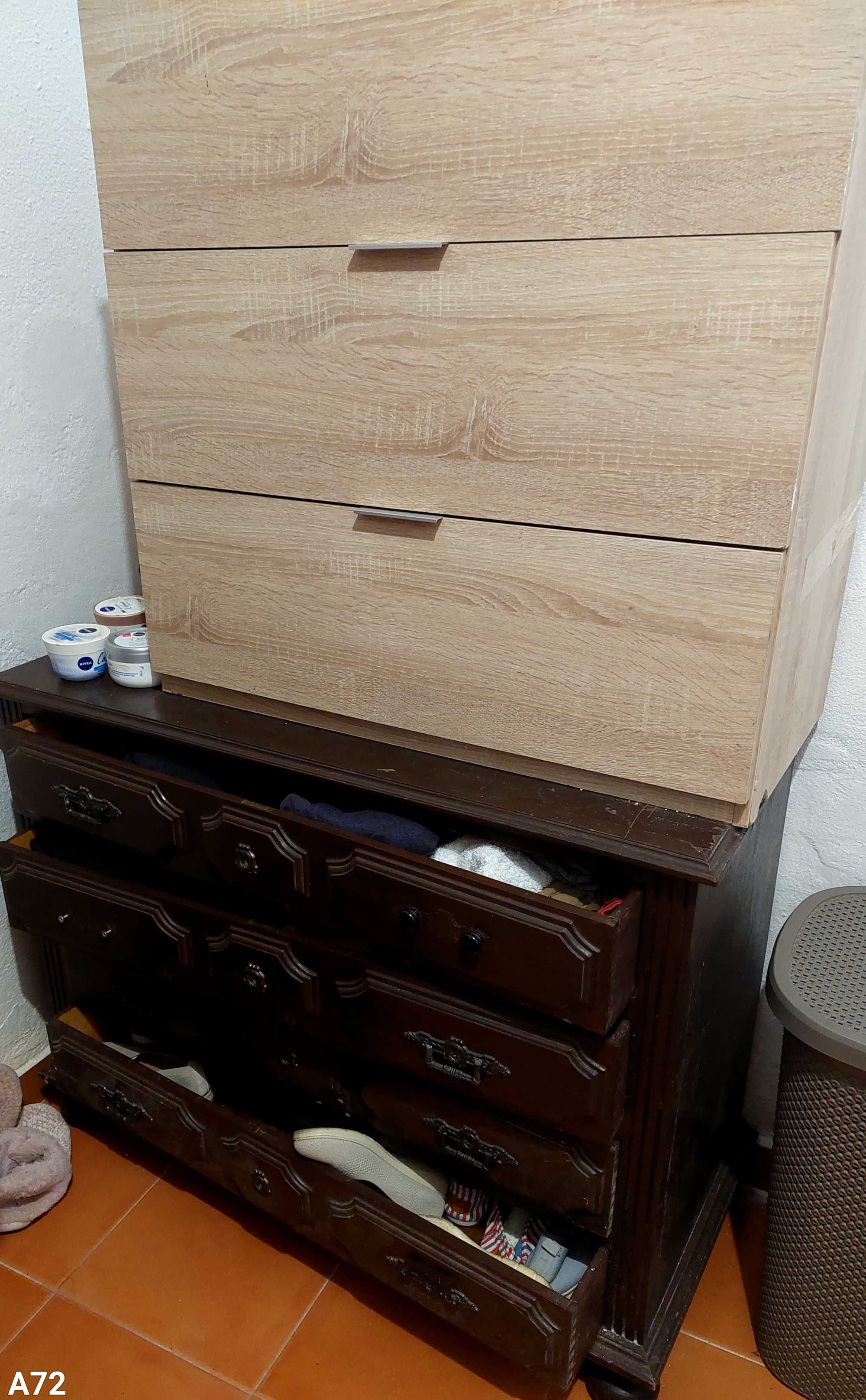 Cômoda de 4 gavetas