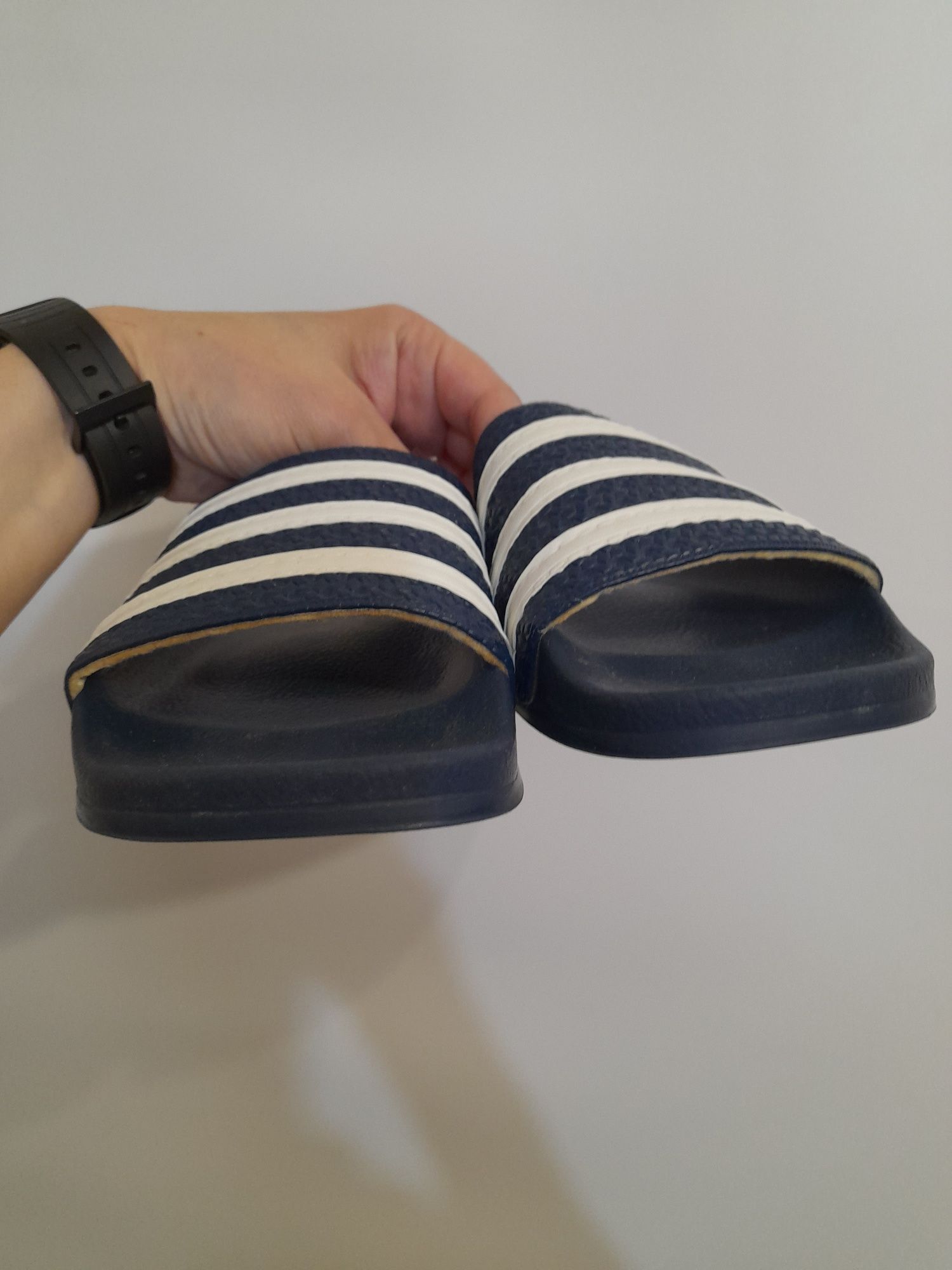 Adidas сині шльопанці жіночі або підліткові