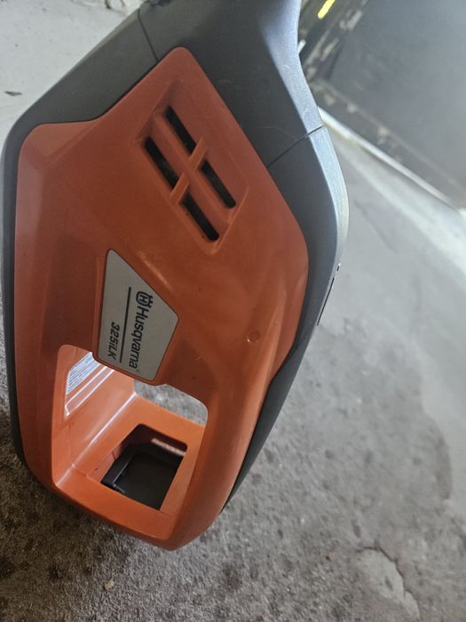 HUSQVARNA 325iLK z przystawką Akumulatorowa podkaszarka wielofunkcyjna