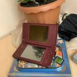 NINTENDO DSI XL портативна консоль, зарядне, чехол, карта памяті гра